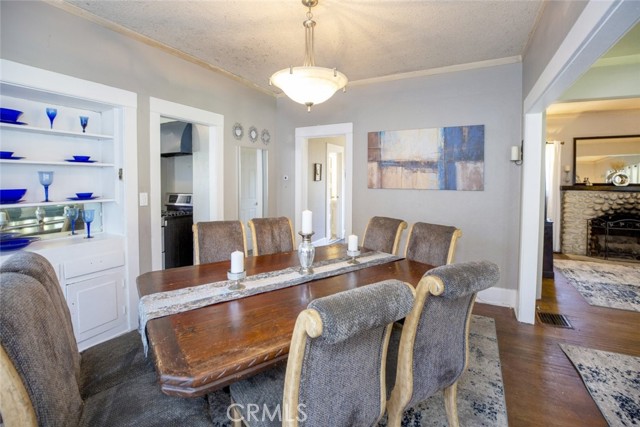 1010 N Madison Avenue, Pasadena CA: https://media.crmls.org/medias/76cbaa82-fc9b-4ff5-88ef-0a7cc4bf4c42.jpg