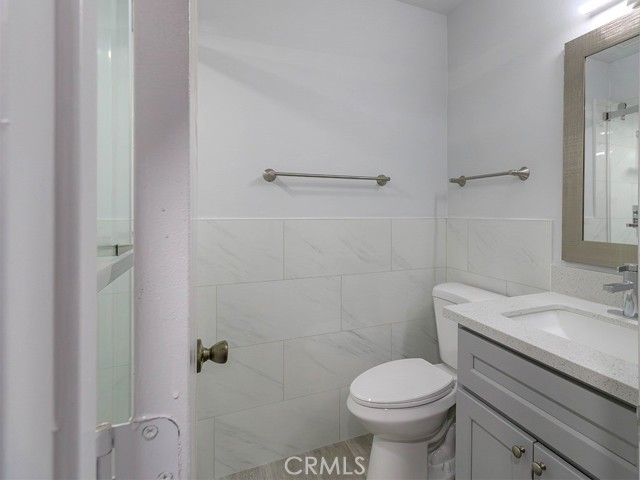 Detail Gallery Image 12 of 29 For 518 W Alpine, Santa Ana,  CA 92707 - 5 Beds | 3 Baths