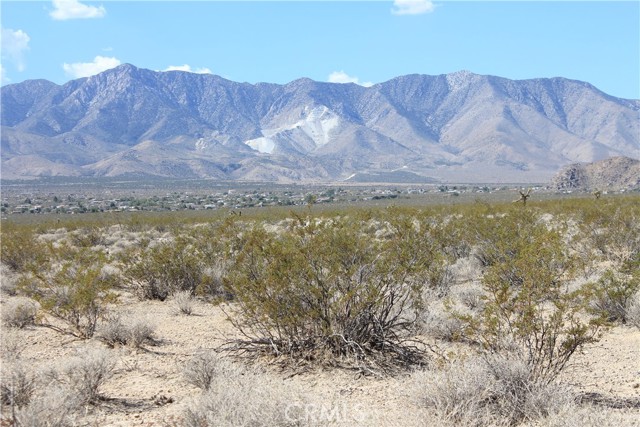 769 Meridian Road, Lucerne Valley CA: https://media.crmls.org/medias/76cc4b90-8f6f-4065-99d1-9635af1c0a23.jpg
