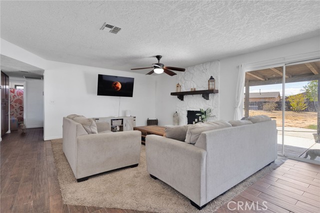 Detail Gallery Image 4 of 38 For 20357 Ituma, Apple Valley,  CA 92308 - 4 Beds | 2 Baths