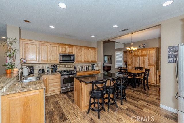 Detail Gallery Image 9 of 38 For 20770 Stony Brook Cir, Riverside,  CA 92508 - 5 Beds | 3 Baths