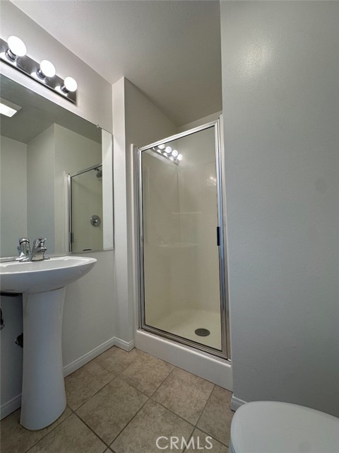 Detail Gallery Image 6 of 22 For 7551 Jordan Ave #405,  Canoga Park,  CA 91303 - 3 Beds | 3 Baths
