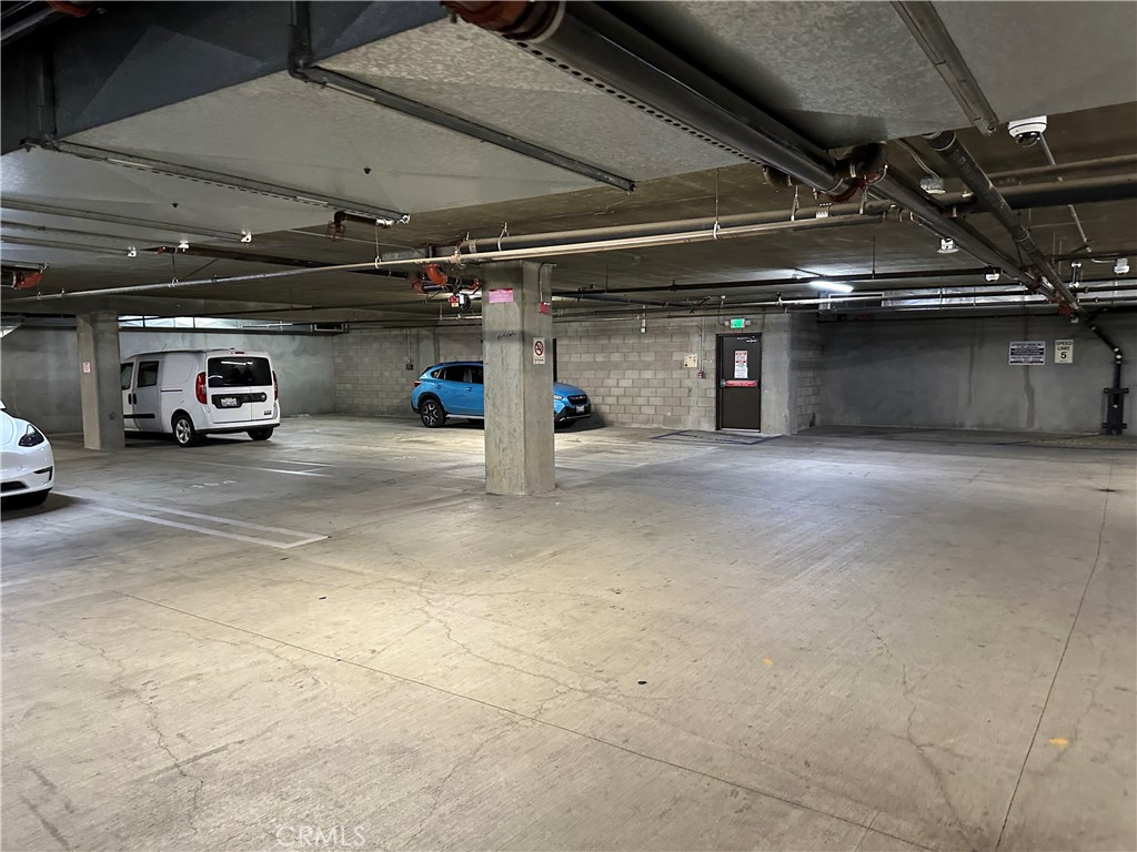 https://media.crmls.org/medias/76ce9152-127a-444f-9c21-31cd3d67c43b.jpg?preset=X-Large