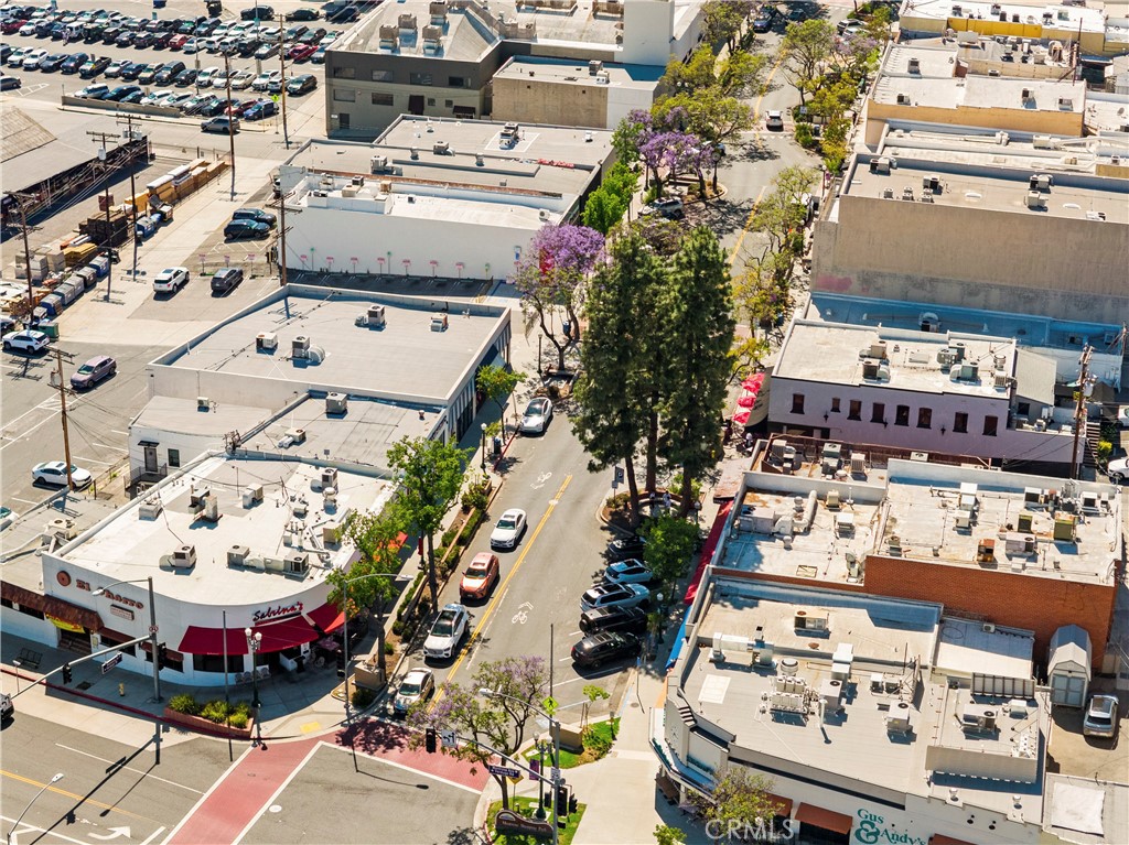 https://media.crmls.org/medias/76ce9775-8c9f-4d92-b159-7f6f39b008d9.jpg?preset=X-Large