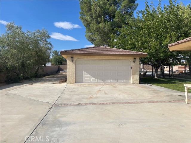 Detail Gallery Image 3 of 56 For 18428 Siskiyou Rd, Apple Valley,  CA 92307 - 3 Beds | 2 Baths