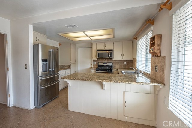 Detail Gallery Image 4 of 13 For 41426 Shadow Palm, Hemet,  CA 92544 - 2 Beds | 2 Baths