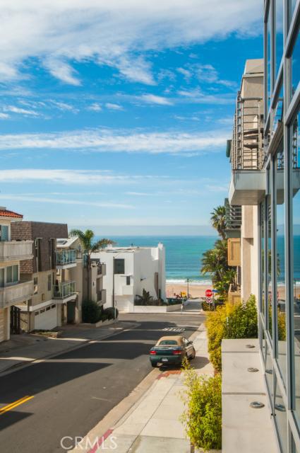 137 15th Street, Manhattan Beach, California 90266, 2 Bedrooms Bedrooms, ,Residential,Sold,15th,SB17136019