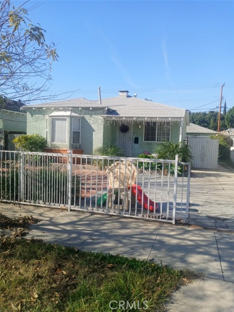 1329 S Sloan Avenue, Compton CA: https://media.crmls.org/medias/76d0a2e2-2895-4a50-a0f1-044e2d7d5e25.jpg