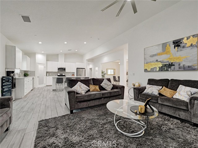 11515 Tamarisk Avenue, Hesperia CA: https://media.crmls.org/medias/76d14e12-e384-4f55-8417-0adb9a09146c.jpg