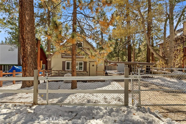 Detail Gallery Image 2 of 33 For 39309 Peak Ln, Big Bear Lake,  CA 92315 - 4 Beds | 3 Baths