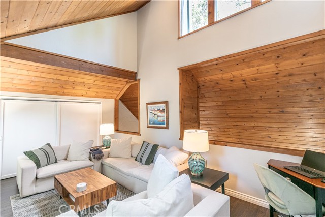 248 Hemlock Drive, Lake Arrowhead CA: https://media.crmls.org/medias/76d1e0ea-a97c-47b4-bbce-850b210750be.jpg