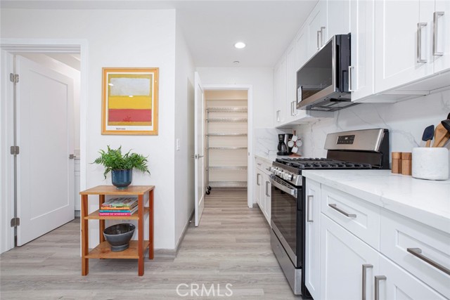 Detail Gallery Image 6 of 36 For 1754 N Berendo St #B,  Los Angeles,  CA 90027 - 3 Beds | 2/1 Baths