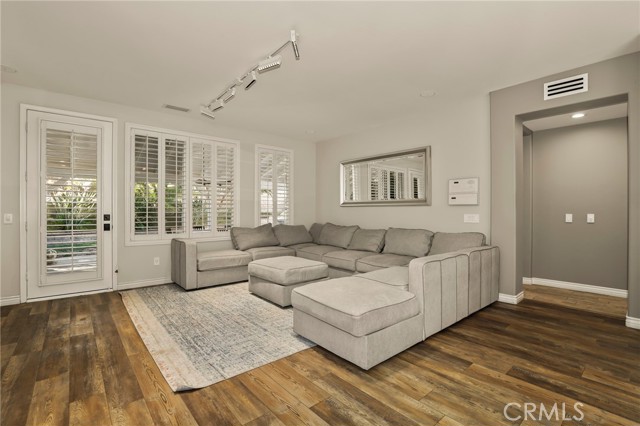 Detail Gallery Image 9 of 44 For 964 Corto, Simi Valley,  CA 93065 - 4 Beds | 3 Baths