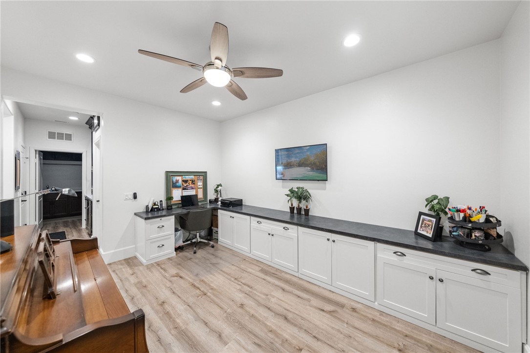 Detail Gallery Image 17 of 73 For 24355 Trailblazer Ln, Menifee,  CA 92584 - 4 Beds | 3/1 Baths