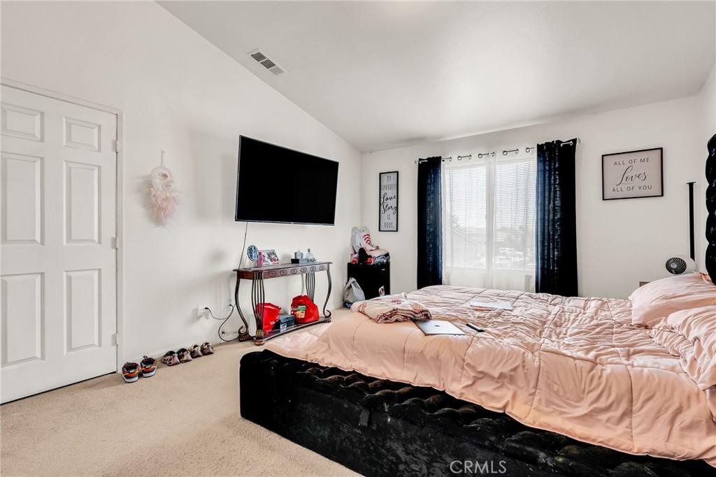 https://media.crmls.org/medias/76d30274-2b81-4631-b98e-eec9e0436c13.jpg?preset=X-Large