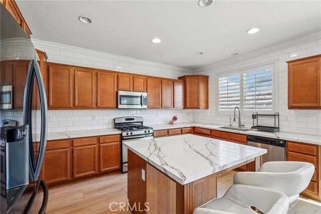 Detail Gallery Image 5 of 30 For 264 Cleomella Ct, Hemet,  CA 92543 - 5 Beds | 3 Baths