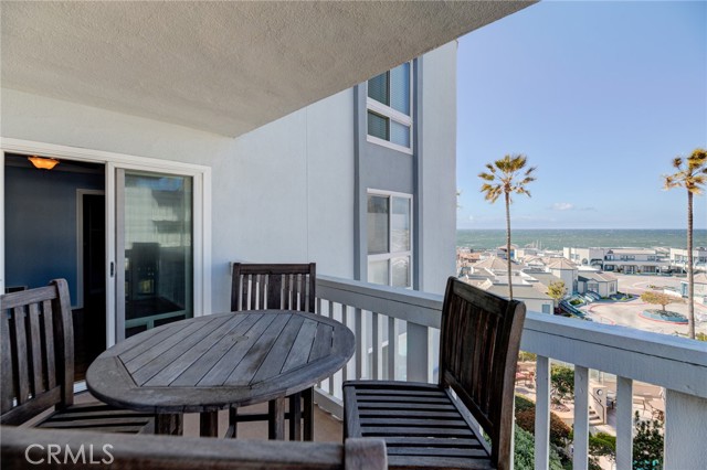 640 The Village, Redondo Beach, California 90277, 1 Bedroom Bedrooms, ,1 BathroomBathrooms,Residential,Sold,The Village,SB23029305