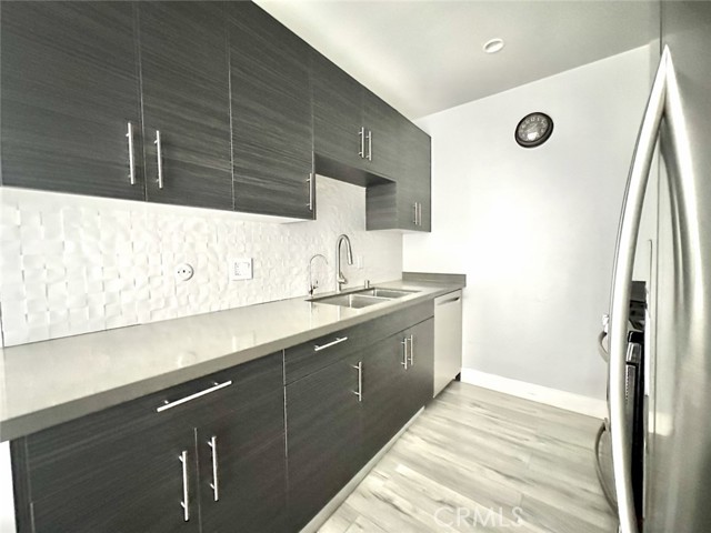 409 Burchett Street, Glendale CA: https://media.crmls.org/medias/76d502ec-62dd-48af-ac51-72b5e027cbe6.jpg