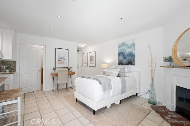 Detail Gallery Image 6 of 32 For 707 W 4th St #1,  Long Beach,  CA 90802 - 0 Beds | 1 Baths