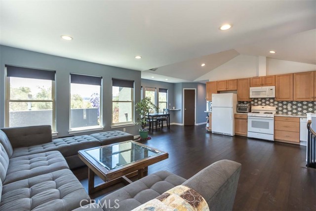 2852 Los Feliz Court, San Luis Obispo CA: https://media.crmls.org/medias/76d642df-5512-44e8-9f58-bb412221458c.jpg