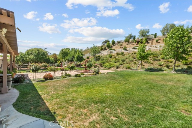 30444 Hidden Valley Court, Castaic CA: https://media.crmls.org/medias/76d70e3c-f8cb-43d1-a6d4-cac789e9bc65.jpg