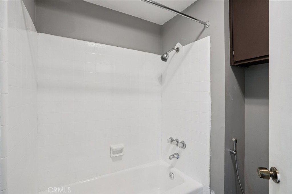 https://media.crmls.org/medias/76d82f1f-75b7-49f6-b564-e9c59ac04c6a.jpg?preset=X-Large