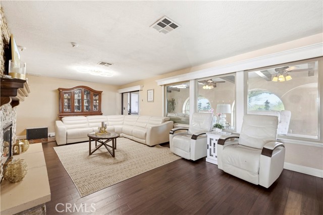 Image 13 of 75 For 74565 22nd Avenue