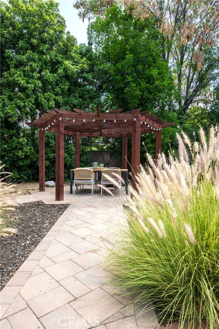 20516 Germain Street, Chatsworth CA: https://media.crmls.org/medias/76d8c8e4-3a14-44ab-81a3-f64a628ae404.jpg