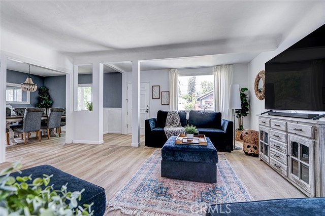 Detail Gallery Image 3 of 29 For 320 E Walnut Ave, El Segundo,  CA 90245 - 5 Beds | 3 Baths