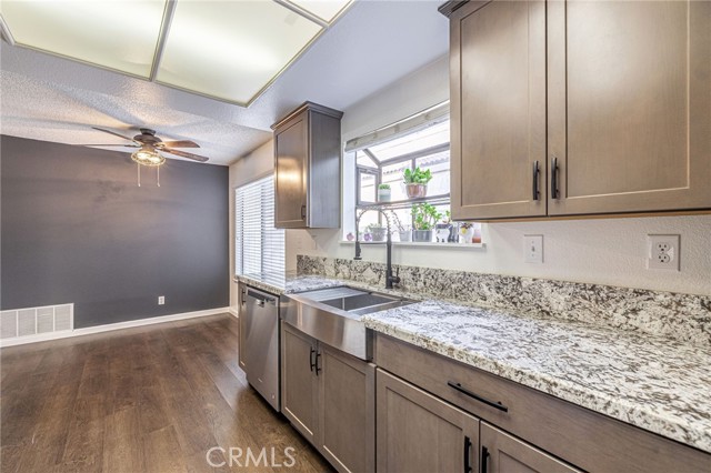Detail Gallery Image 22 of 47 For 2816 Dartmouth Dr, Lancaster,  CA 93536 - 3 Beds | 2/1 Baths