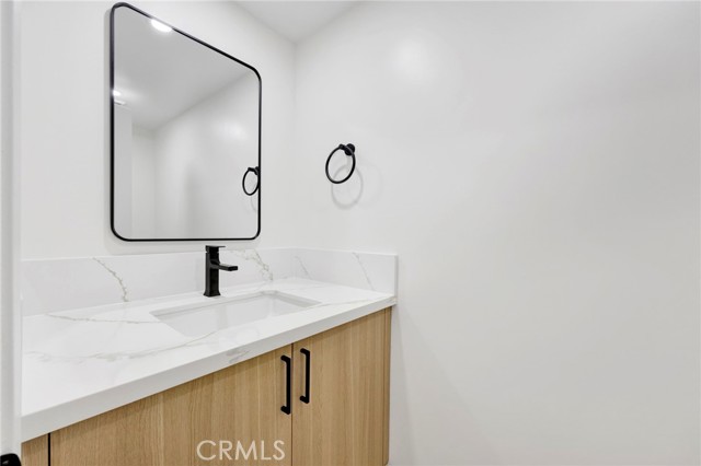 Detail Gallery Image 15 of 30 For 17303 Chatsworth St #4,  Granada Hills,  CA 91344 - 2 Beds | 1/1 Baths