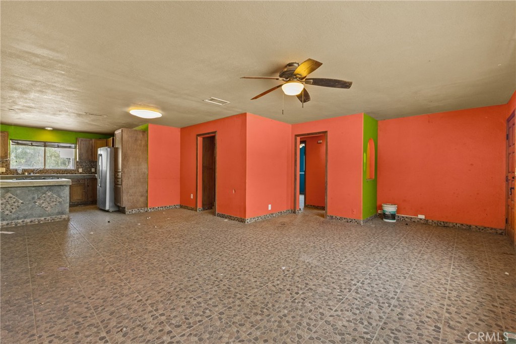 https://media.crmls.org/medias/76db445d-65a9-4ff0-a556-d62d7a7e1d7b.jpg?preset=X-Large