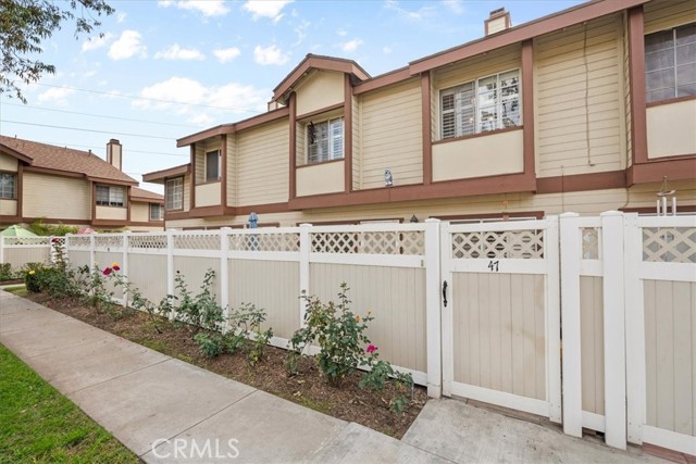 Detail Gallery Image 3 of 34 For 8939 Gallatin #47,  Pico Rivera,  CA 90660 - 3 Beds | 3 Baths