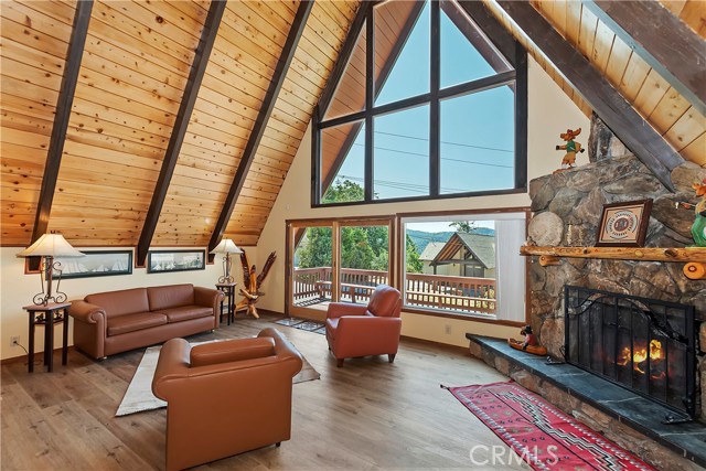 Detail Gallery Image 6 of 70 For 28938 Mammoth Dr, Lake Arrowhead,  CA 92352 - 3 Beds | 2/1 Baths