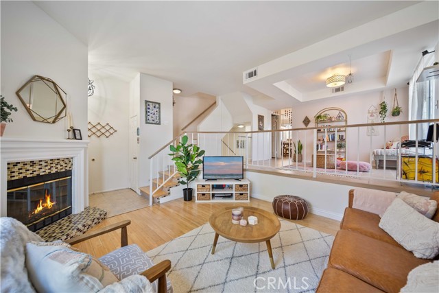 Detail Gallery Image 3 of 47 For 19950 Sherman Way Unit a a,  Winnetka,  CA 91306 - 3 Beds | 4 Baths