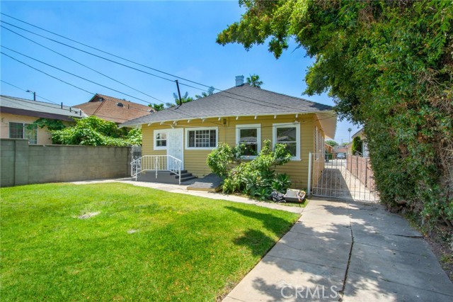 2107 30th Street, Los Angeles, California 90018, 3 Bedrooms Bedrooms, ,1 BathroomBathrooms,Single Family Residence,For Sale,30th,SB24117796