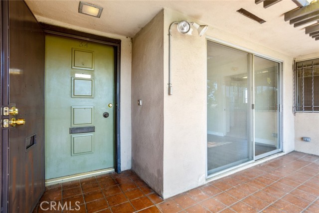 999 Valley Boulevard #34 retains many of the SUPER cool Mid-Century Modern features