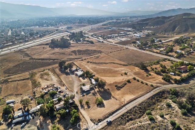 35141 Bayless Road, Wildomar CA: https://media.crmls.org/medias/76ddcec9-b936-4e3d-b1b6-11405034385a.jpg