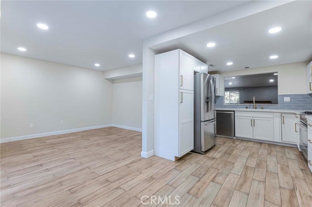 2585 Outlook, Port Hueneme CA: https://media.crmls.org/medias/76df58f0-977a-49fb-a327-66565619d599.jpg
