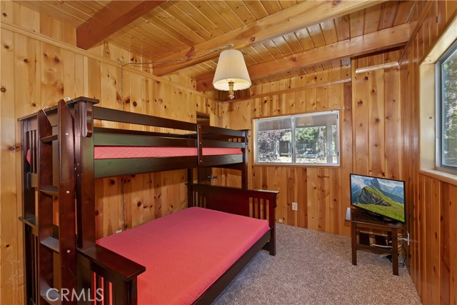 33469 Squirrel Drive, Green Valley Lake CA: https://media.crmls.org/medias/76df8faa-1b0a-422d-bed3-f46bea0e1766.jpg