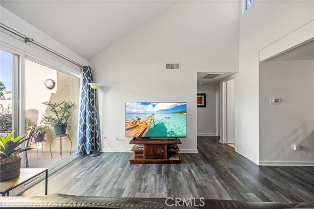 Detail Gallery Image 2 of 34 For 25712 Le Parc #20,  Lake Forest,  CA 92630 - 3 Beds | 2 Baths