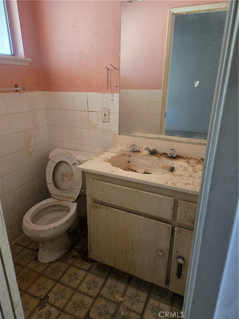 https://media.crmls.org/medias/76e01883-2c67-47f2-bc9d-f3f214dbbb49.jpg?preset=X-Large
