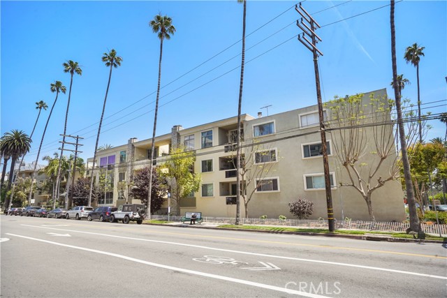 11970 Montana Avenue, Brentwood CA: https://media.crmls.org/medias/76e0a81a-88ce-4b30-bab3-b0979ad9c239.jpg