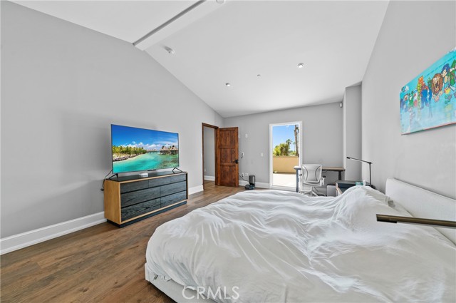 823 S Bundy Drive, Los Angeles CA: https://media.crmls.org/medias/76e26ee3-7d0d-49e0-b951-ea14ebddb66c.jpg