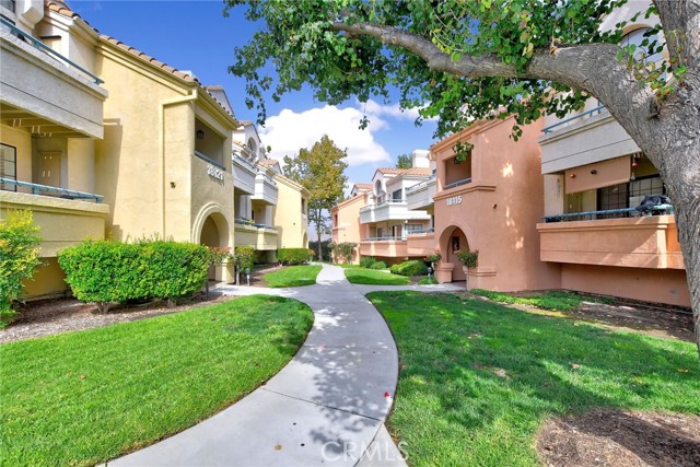 Detail Gallery Image 2 of 30 For 18121 Erik Ct #314,  Canyon Country,  CA 91387 - 2 Beds | 2 Baths