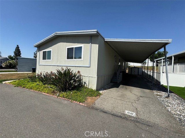 15181 Van Buren Boulevard, Riverside CA: https://media.crmls.org/medias/76e2e1ec-73b4-45d6-9a0f-7f58086543df.jpg