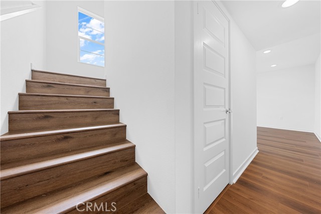 Detail Gallery Image 5 of 26 For 559 via Vallarta, Camarillo,  CA 93012 - 3 Beds | 2/2 Baths