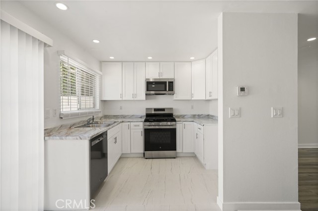 19211 Haynes Street, Reseda CA: https://media.crmls.org/medias/76e3b40a-4005-4e92-b505-955a25da5317.jpg