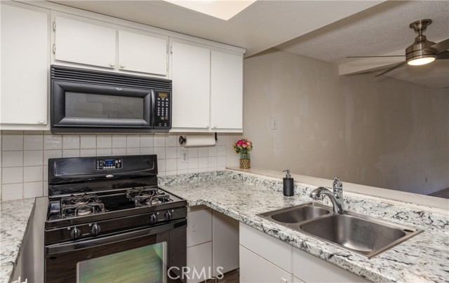 16595 Terrace Lane, Fontana CA: https://media.crmls.org/medias/76e41300-0bee-431b-ba5d-45adeb15848d.jpg