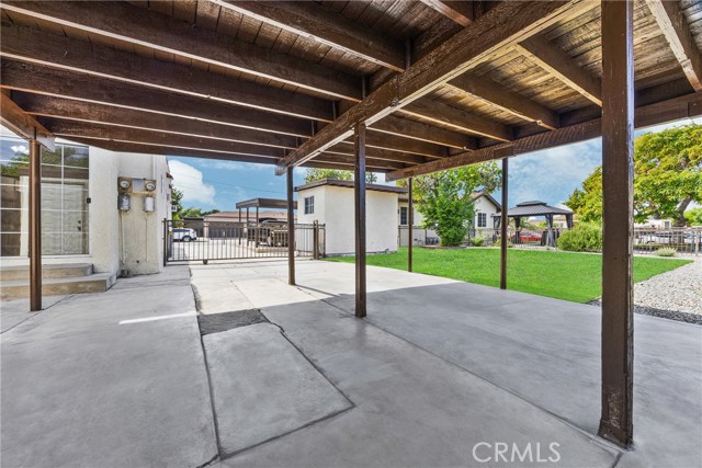 5304 Carmelita Avenue, Maywood CA: https://media.crmls.org/medias/76e4145b-0b01-458a-a2e0-73c1b403cc56.jpg